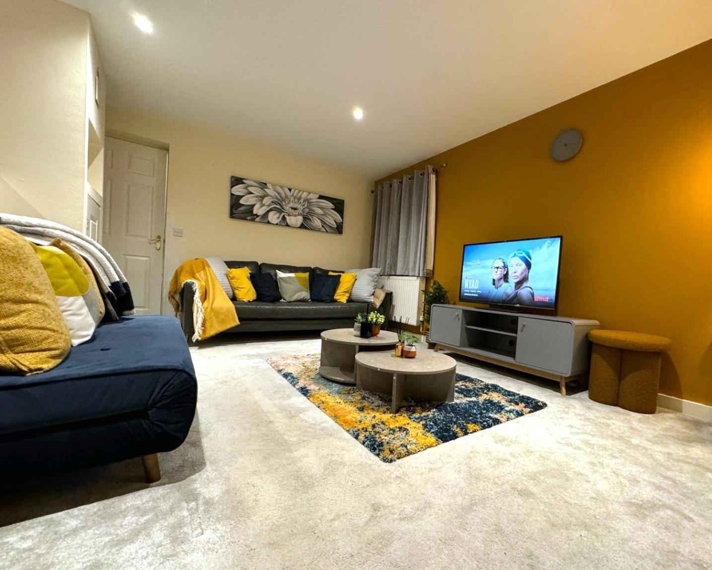 Large Cosy 2 Bedroom Ground Floor Flat In Stevenage Sg1 Sleeps 4-5 Free Parking Exterior photo