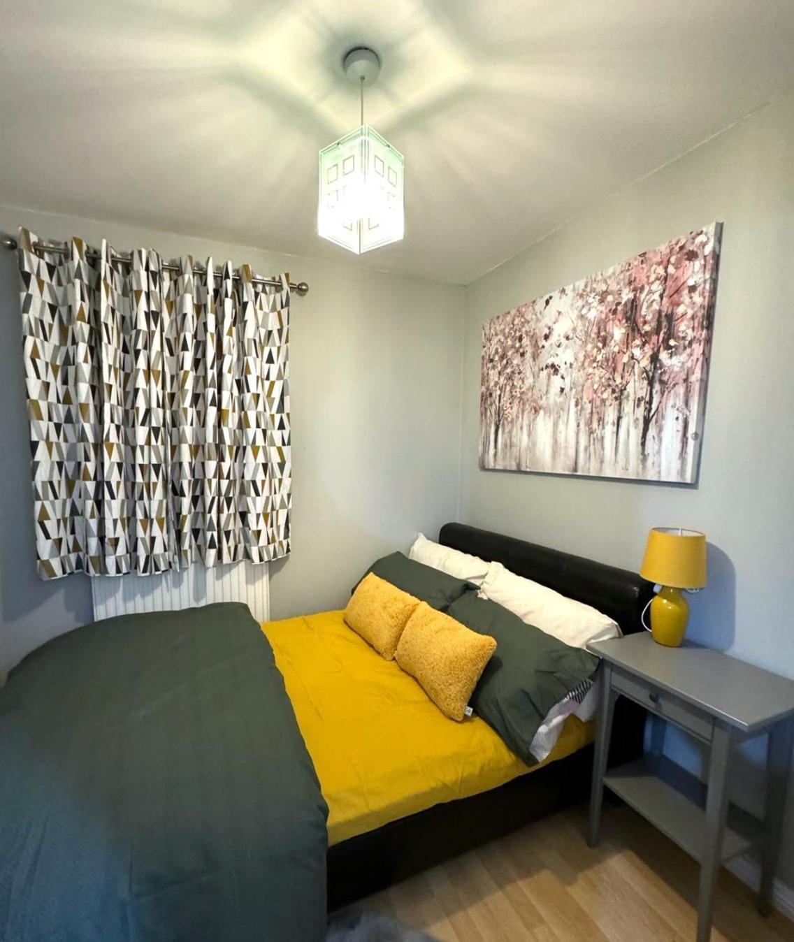 Large Cosy 2 Bedroom Ground Floor Flat In Stevenage Sg1 Sleeps 4-5 Free Parking Exterior photo