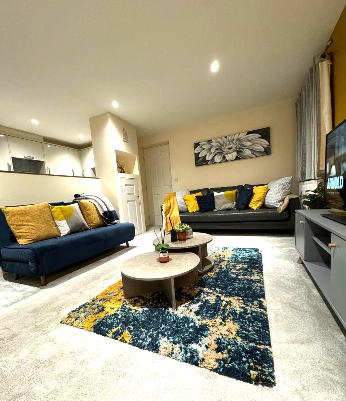 Large Cosy 2 Bedroom Ground Floor Flat In Stevenage Sg1 Sleeps 4-5 Free Parking Exterior photo