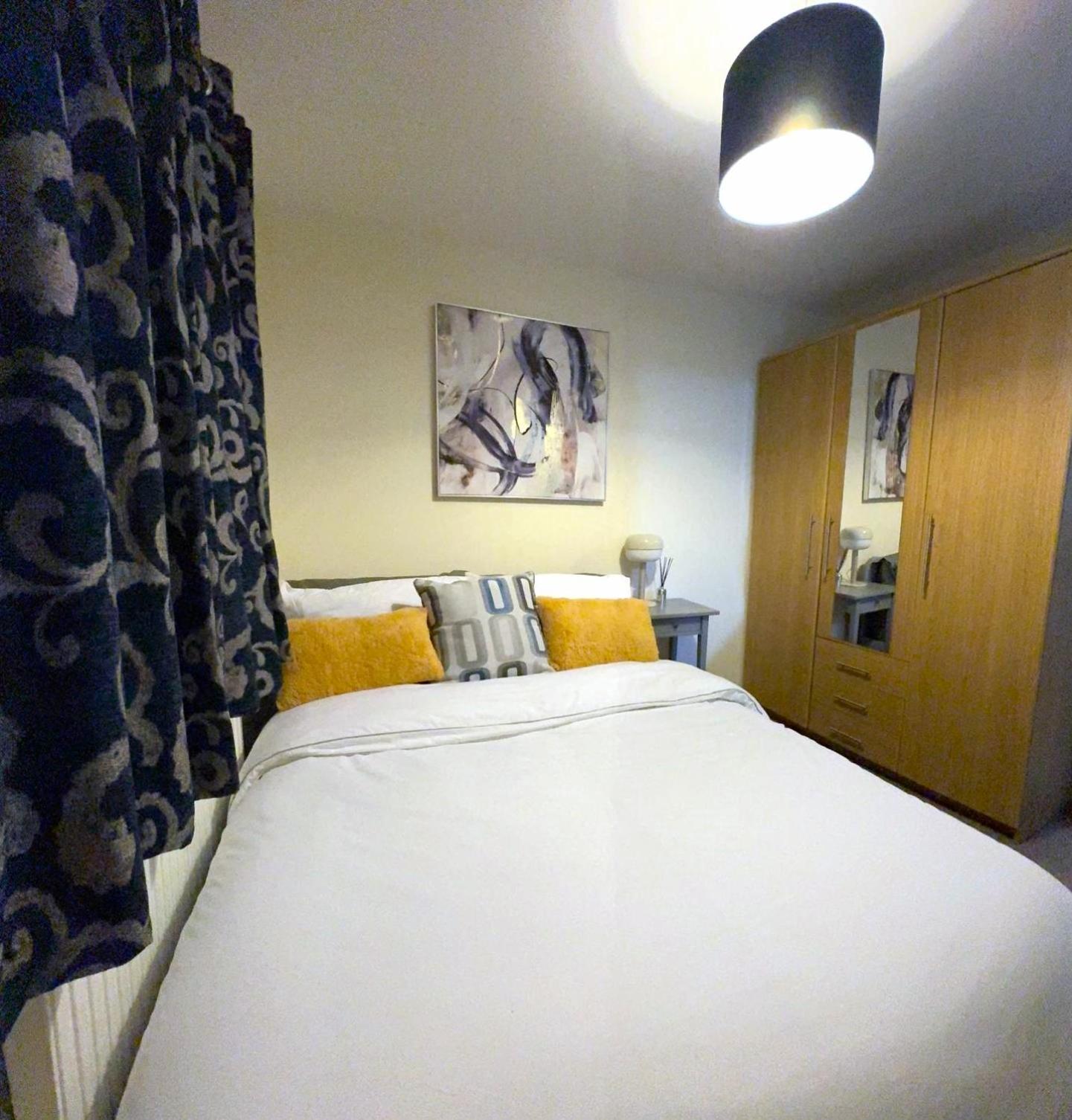 Large Cosy 2 Bedroom Ground Floor Flat In Stevenage Sg1 Sleeps 4-5 Free Parking Exterior photo