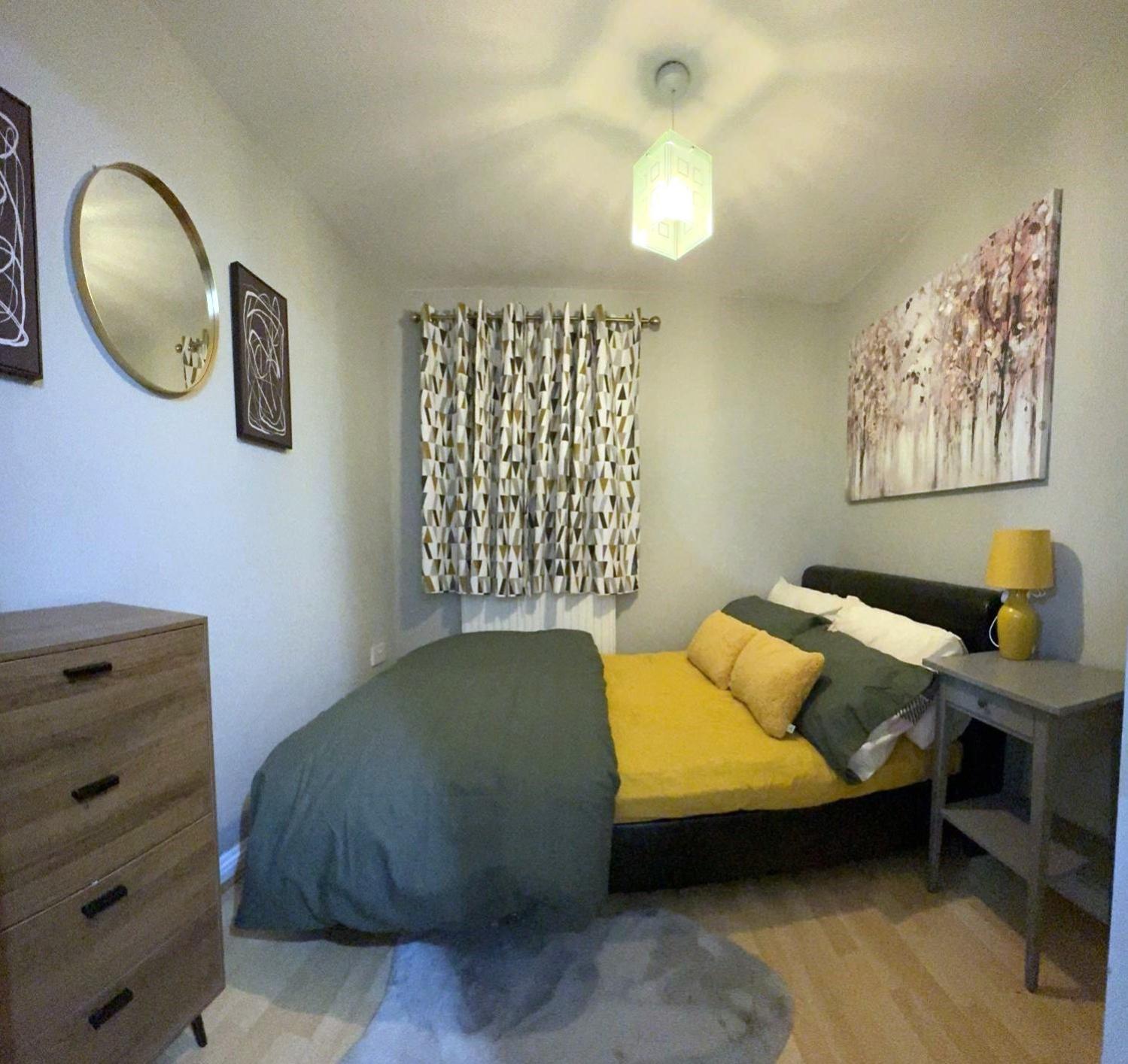 Large Cosy 2 Bedroom Ground Floor Flat In Stevenage Sg1 Sleeps 4-5 Free Parking Exterior photo